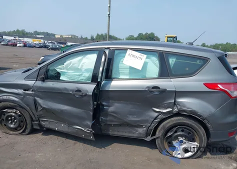 2014 Ford Escape S z USA, uszkodzony, nr VIN 1FMCU0F76EUC97521